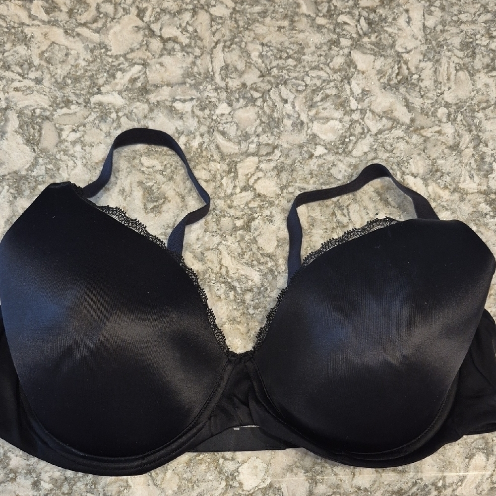 Modern movement molded cup Elegant Black Lace Trim Bra in 40C